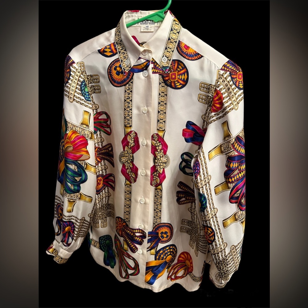 🩵🩵 Stunning vintage Hermes scarf pattern silk blouse